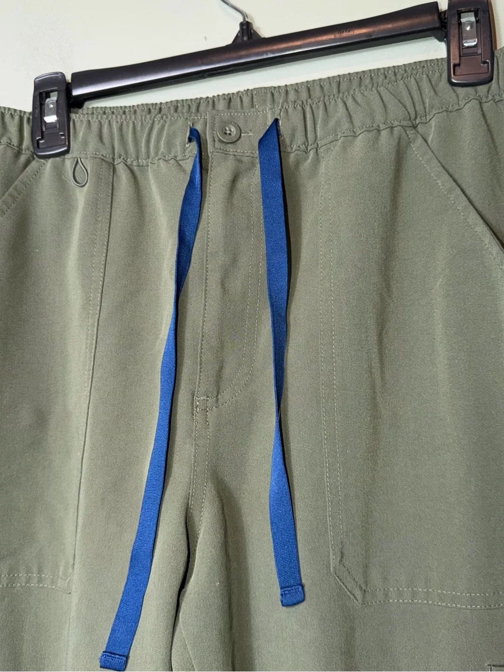 FIGS Mens Cairo Cargo Scrub Pants (Style TM3001) in moss green Large